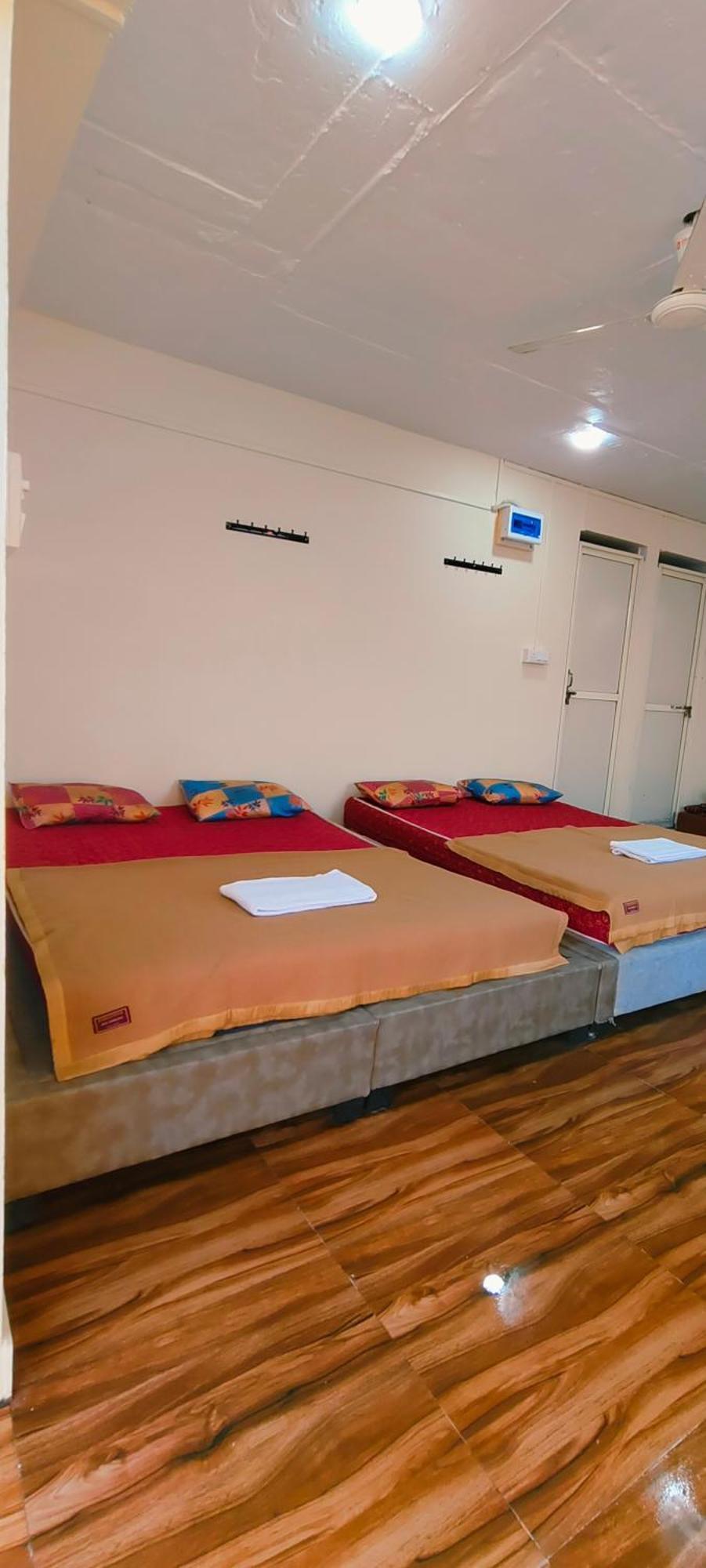 Shri Shiv Ganga Bhakt Niwas Hotel Ujjain Exterior photo