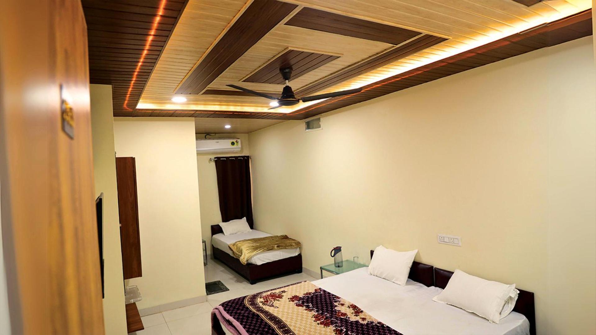 Shri Shiv Ganga Bhakt Niwas Hotel Ujjain Exterior photo