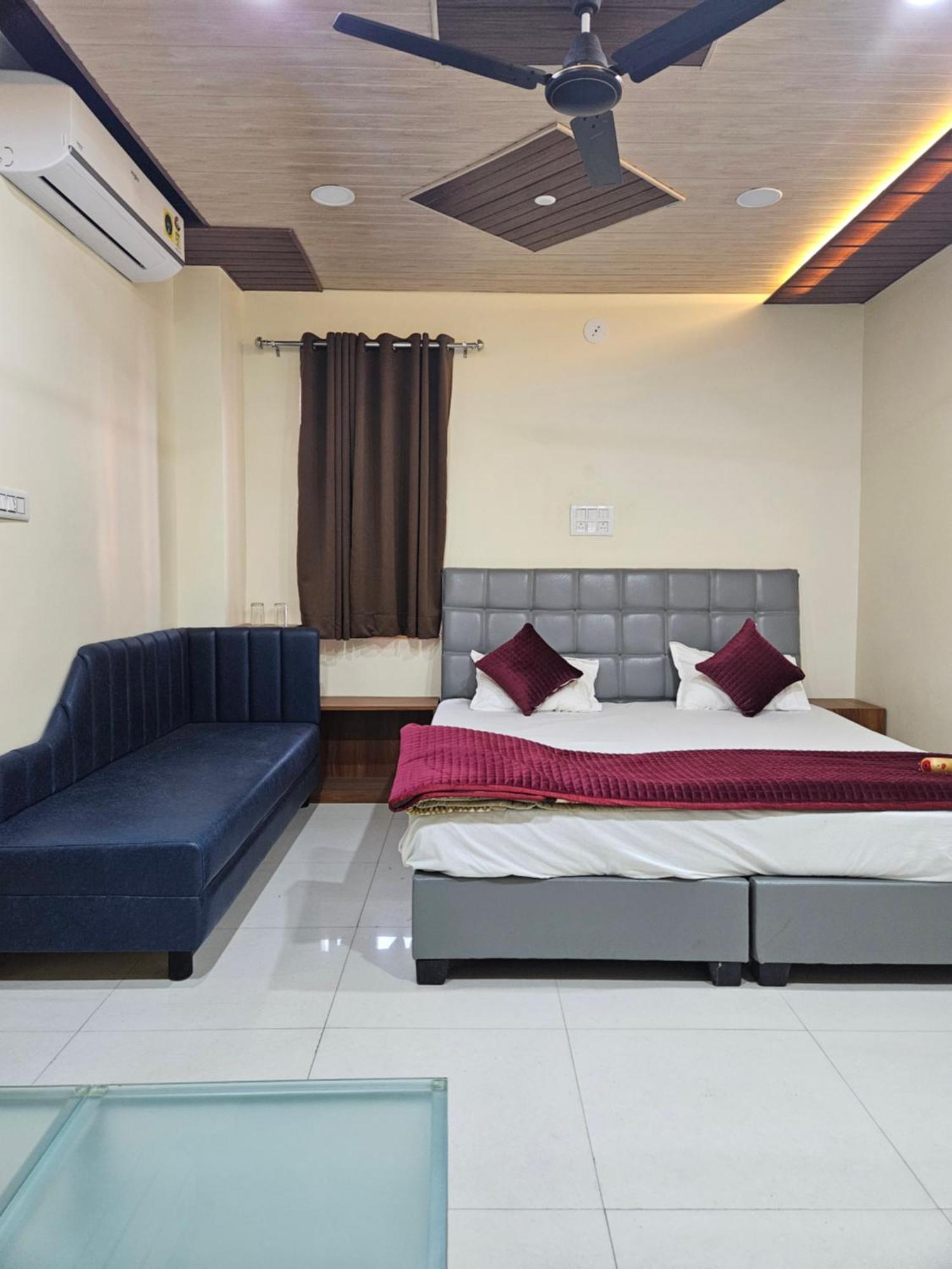 Shri Shiv Ganga Bhakt Niwas Hotel Ujjain Exterior photo