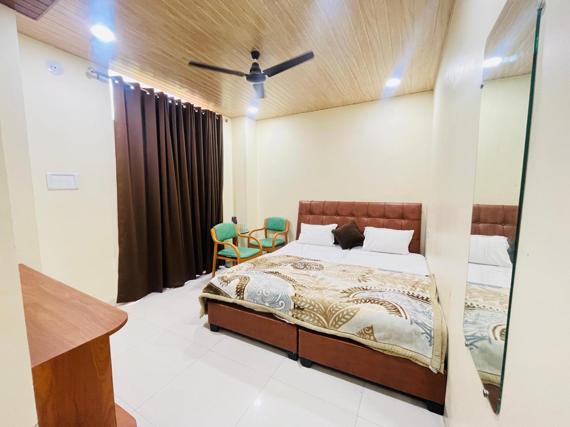 Shri Shiv Ganga Bhakt Niwas Hotel Ujjain Exterior photo