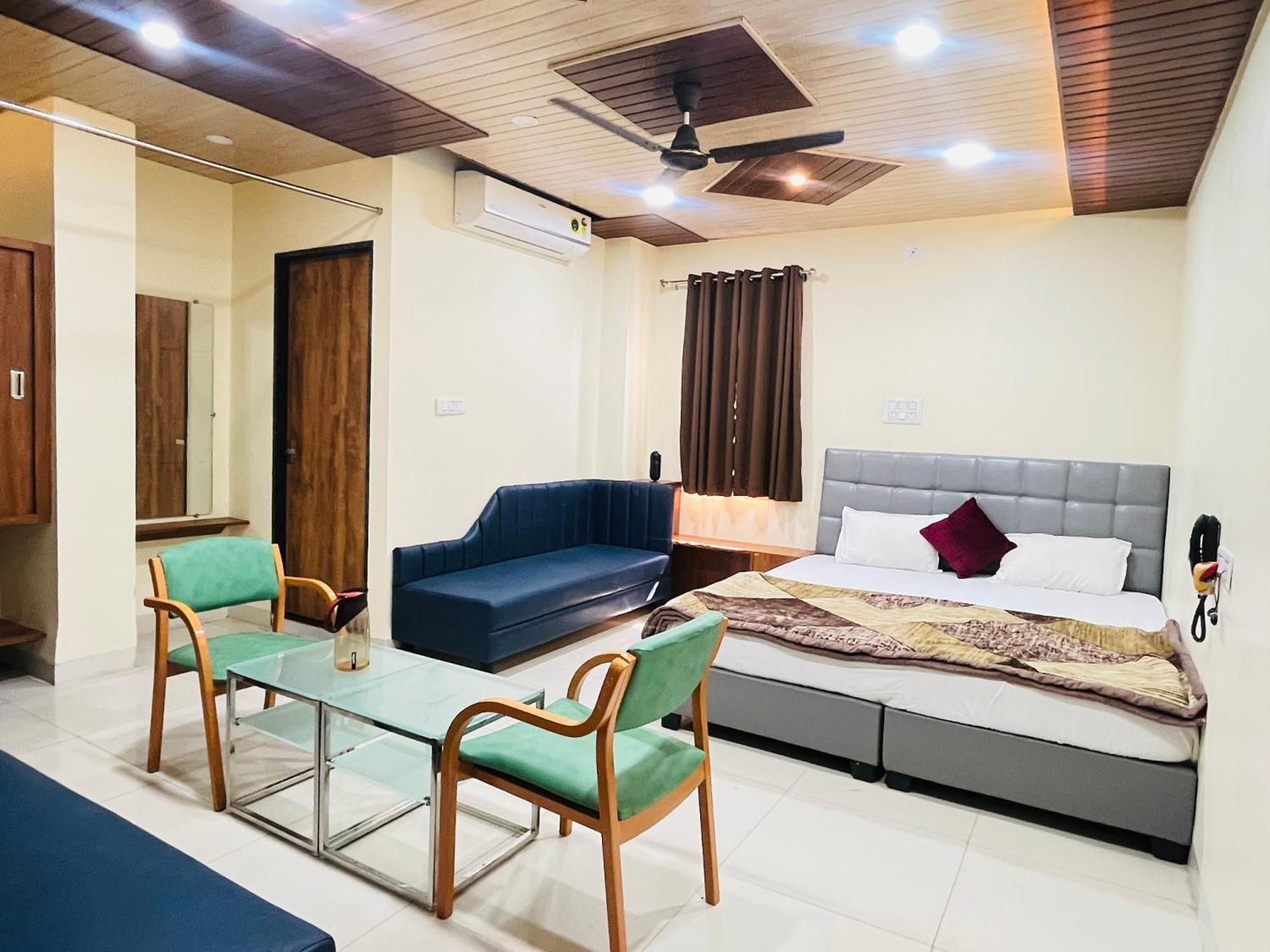 Shri Shiv Ganga Bhakt Niwas Hotel Ujjain Exterior photo